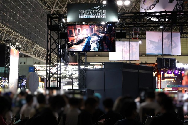 ビジネスデイなのに試遊100分待ち！？「クラウド」になりきれるフォトスポットもユニークな『FF7 リメイク』ブース【TGS2025】
