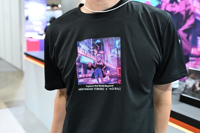 東京ゲームショウ 2025のBenQブースはゲームアートスタイルを鮮明に映し出す最新ゲーミングモニターが主役！猫麦とろろさんのスタイリッシュなパネルもお出迎え【TGS2025】