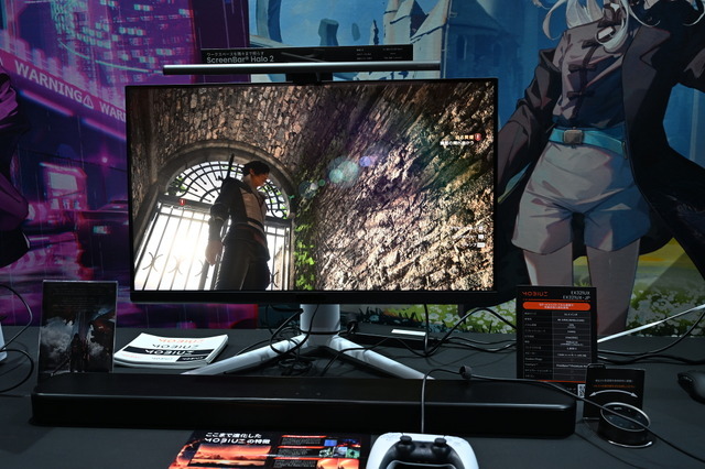 東京ゲームショウ 2025のBenQブースはゲームアートスタイルを鮮明に映し出す最新ゲーミングモニターが主役！猫麦とろろさんのスタイリッシュなパネルもお出迎え【TGS2025】