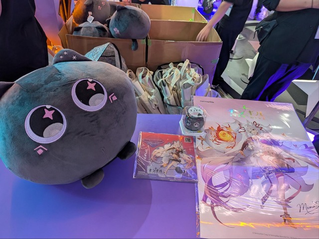ネットマーブル新作アクションRPG『モンギル：STAR DIVE』ブースは魅力満載！巨大ニャンコやコスプレ、豊富なノベルティがお出迎え