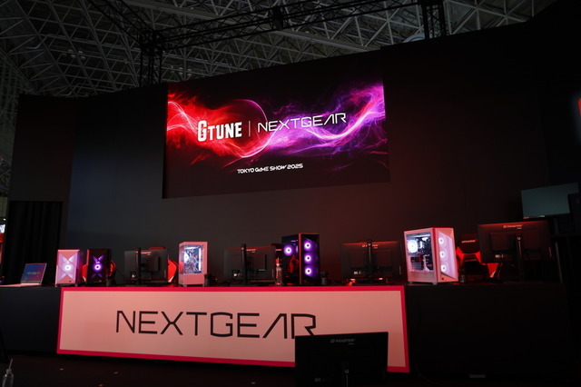 NEXTGEAR新製品発表で開発中の変わり種ケースにびっくり。スモークとクリアを切り替えられるピラーレス―お得な期間限定クーポンも配布中【TGS2025】