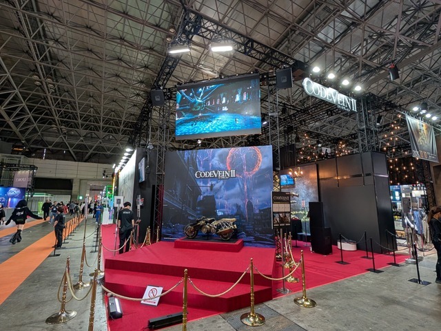 『CODE VEIN II』ブースレポ！コスプレイヤーに巨大スクリーンでのトレイラー鑑賞も【TGS2025】