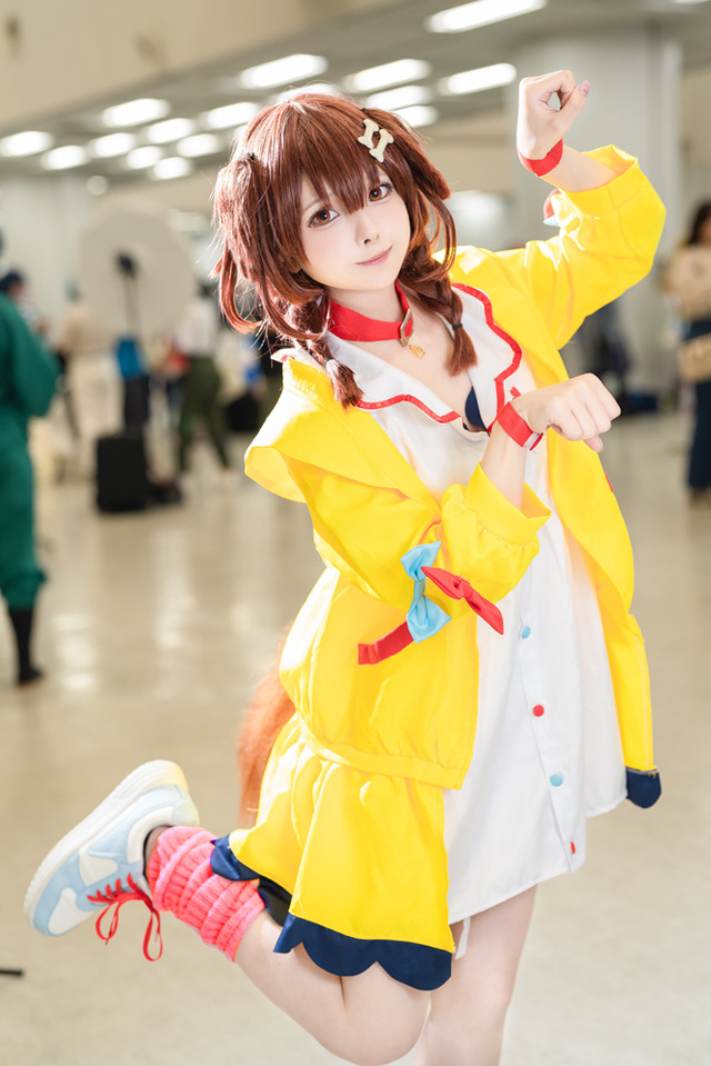 まひな（X：@mahina_cos）　