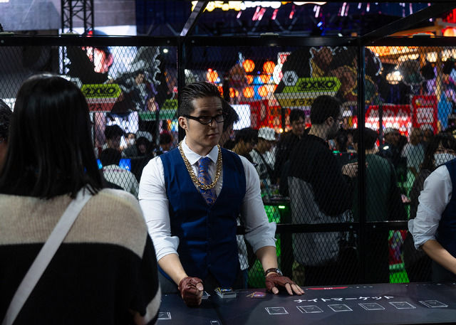 ナイトマーケットの店員『VALORANT』／でれごり（X：@gori_cos）