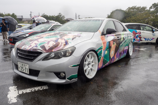 人気VTuberにウマ娘、初音ミクまで！雨にも負けなかった痛車＆痛バイクを取材【第九回 天下無双 東西最強痛車決戦 フォトレポ】