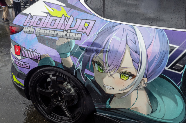 常闇トワ様の「マツダ3」に輪堂千速のヤマハバイクも！岐阜に集まったホロライブの痛車・痛バイクまとめ【第九回 天下無双 東西最強痛車決戦 フォトレポ】