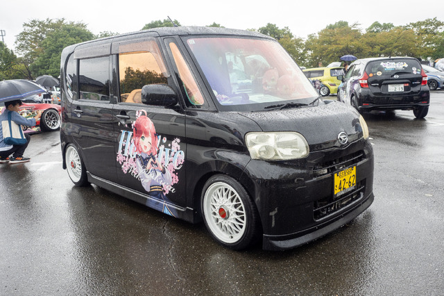 常闇トワ様の「マツダ3」に輪堂千速のヤマハバイクも！岐阜に集まったホロライブの痛車・痛バイクまとめ【第九回 天下無双 東西最強痛車決戦 フォトレポ】