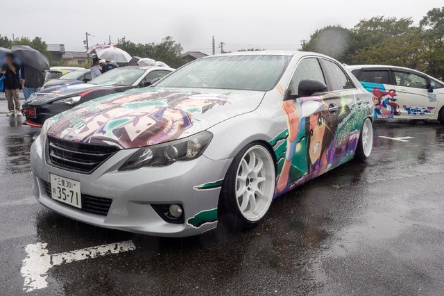『ウマ娘』の痛車が集結！雨に負けない躍動感を放つ【第九回 天下無双 東西最強痛車決戦 フォトレポ】