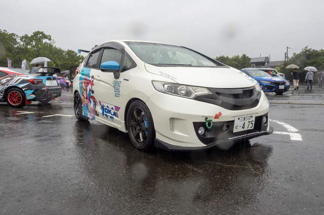 『ウマ娘』の痛車が集結！雨に負けない躍動感を放つ【第九回 天下無双 東西最強痛車決戦 フォトレポ】