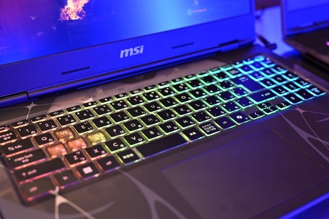 MSIゲーミングノート「Cyborg 15/17 B2RW」×『サイバーパンク2077』で叶える、本物の“没入（ジャック・イン）”。最高のプレイ環境で、コスプレイヤーと共にナイトシティを駆けてきた