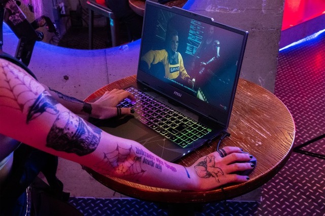 MSIゲーミングノート「Cyborg 15/17 B2RW」×『サイバーパンク2077』で叶える、本物の“没入（ジャック・イン）”。最高のプレイ環境で、コスプレイヤーと共にナイトシティを駆けてきた