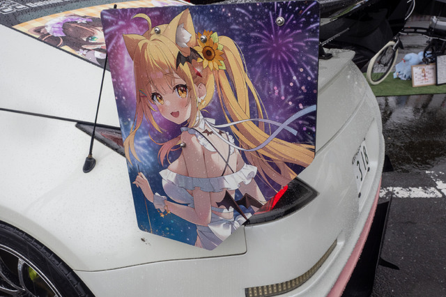 ベンツやレクサス、往年のスポーツカーまで集結！雨に負けじと会場を盛り上げた痛車まとめ【第九回 天下無双 東西最強痛車決戦 フォトレポ】