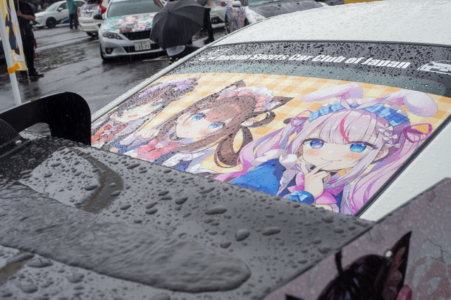 ベンツやレクサス、往年のスポーツカーまで集結！雨に負けじと会場を盛り上げた痛車まとめ【第九回 天下無双 東西最強痛車決戦 フォトレポ】