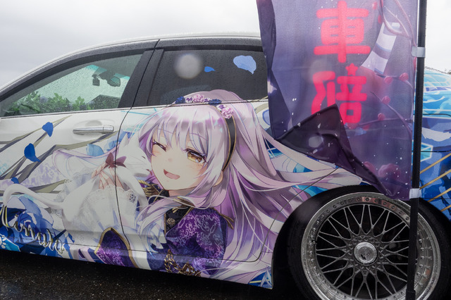 ベンツやレクサス、往年のスポーツカーまで集結！雨に負けじと会場を盛り上げた痛車まとめ【第九回 天下無双 東西最強痛車決戦 フォトレポ】