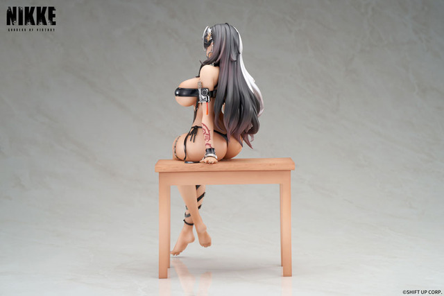 大胆な衣装が光沢感でより過激に…！『勝利の女神：NIKKE』から「ロザンナ：シックオーシャン」が1/7スケールフィギュア化