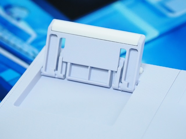 これは“綾華推し”にとって最高の神器かもしれない―「ロジクールG」×『原神』コラボのキーボード&ヘッドセット“神里綾華特別モデル”を触ってみた！