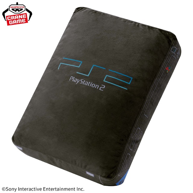 発売25周年を迎えた“PS2”がもふもふのぬいぐるみに！約42センチのビッグサイズで存在感抜群