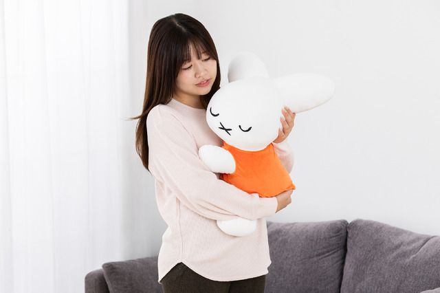 「ミッフィー」誕生70周年を記念した特大ぬいぐるみが発売決定！すやすや寝ている姿が可愛い