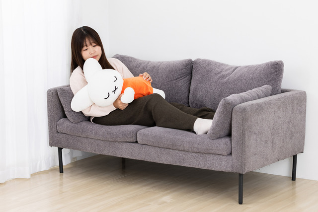 「ミッフィー」誕生70周年を記念した特大ぬいぐるみが発売決定！すやすや寝ている姿が可愛い