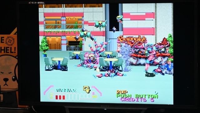 家庭用ガンコンSTGが情熱と技術によって現代モニター対応へ！「G'AIM'E」で遊ぶ、蘇りし『タイムクライシス』プレイレポ【ジョーシンゲームフェス】