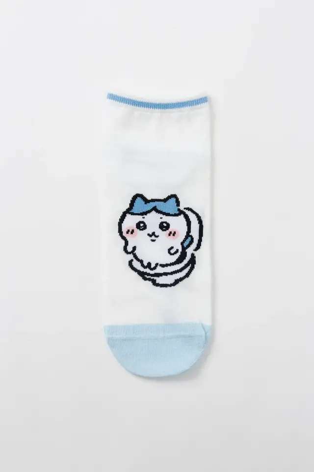 「ちいかわ」たちのトイレシーンがシュールで可愛い！インパクト抜群のソックス新商品デザイン全8種ラインナップ