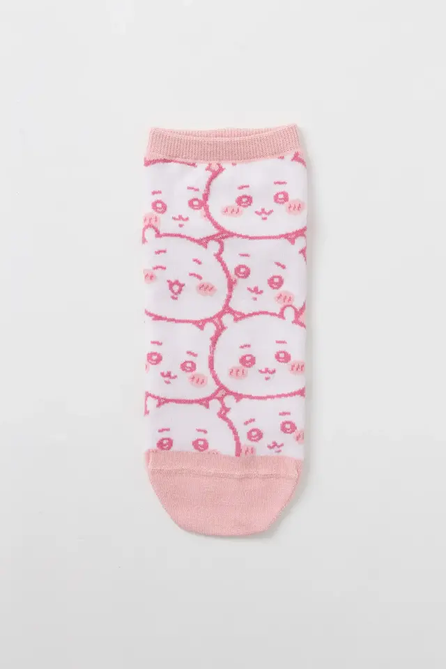 「ちいかわ」たちのトイレシーンがシュールで可愛い！インパクト抜群のソックス新商品デザイン全8種ラインナップ