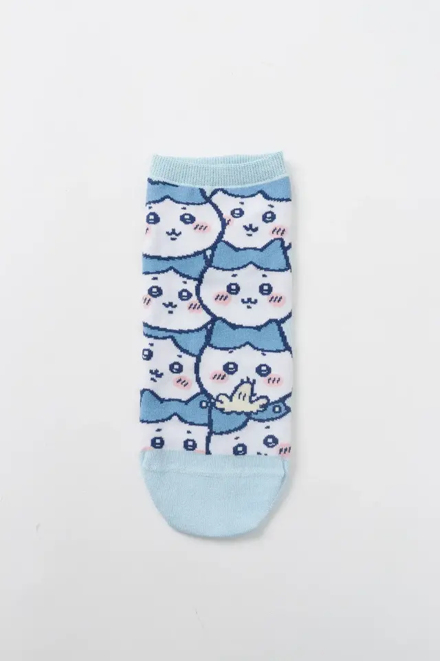「ちいかわ」たちのトイレシーンがシュールで可愛い！インパクト抜群のソックス新商品デザイン全8種ラインナップ