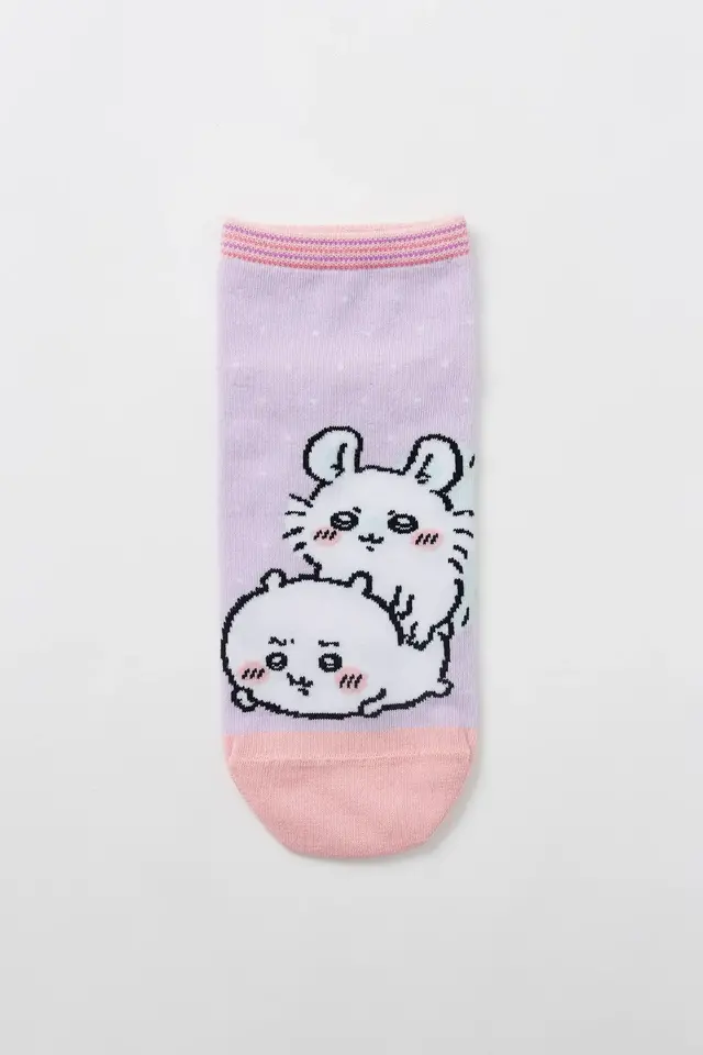 「ちいかわ」たちのトイレシーンがシュールで可愛い！インパクト抜群のソックス新商品デザイン全8種ラインナップ