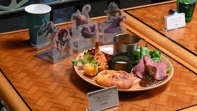 「USJでモリバーたちが宴を開きたがっています！」とろ～りクファナチーズも再現された焚き火料理が味わえるコラボイベント「モンハンワイルズ モリバーの宴」をレポート！