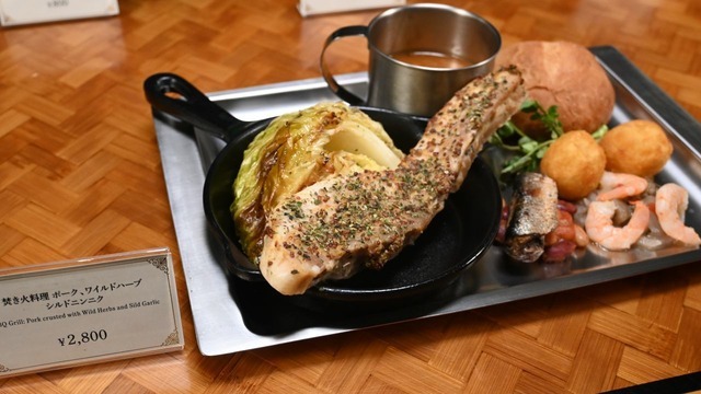 「USJでモリバーたちが宴を開きたがっています！」とろ～りクファナチーズも再現された焚き火料理が味わえるコラボイベント「モンハンワイルズ モリバーの宴」をレポート！