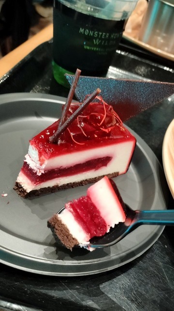 「USJでモリバーたちが宴を開きたがっています！」とろ～りクファナチーズも再現された焚き火料理が味わえるコラボイベント「モンハンワイルズ モリバーの宴」をレポート！