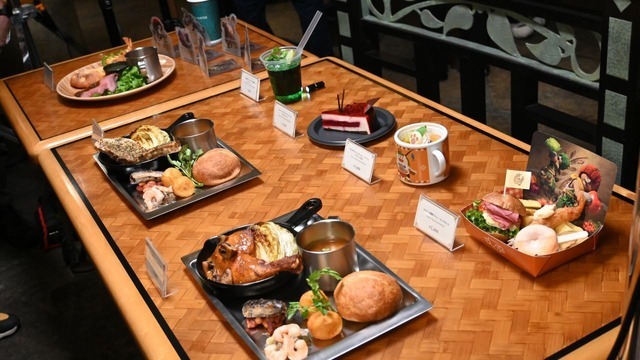 「USJでモリバーたちが宴を開きたがっています！」とろ～りクファナチーズも再現された焚き火料理が味わえるコラボイベント「モンハンワイルズ モリバーの宴」をレポート！