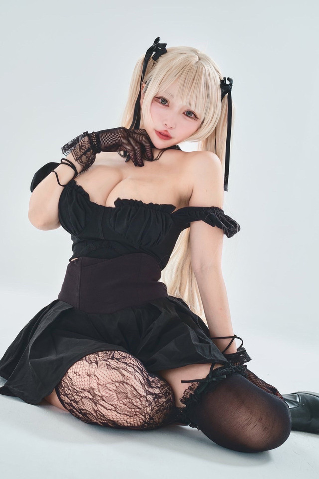 Grokコンパニオン「Ani」／かがみ。もち（X：@kagamisou）