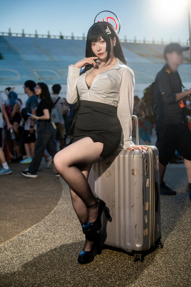 調月リオ（OL風）『ブルーアーカイブ』／Aoi（Instagram：aoi._.9z、X：@Aoi_9z）