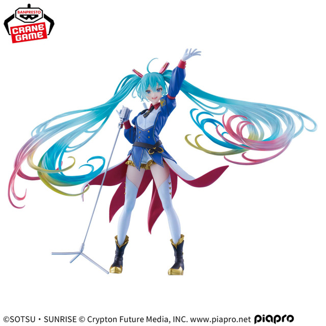 「ガンダム45周年×初音ミク」描き下ろしイラストが立体化！4色グラデーションのツインテールはボリューム満点、金メタリック塗装の豪華衣装