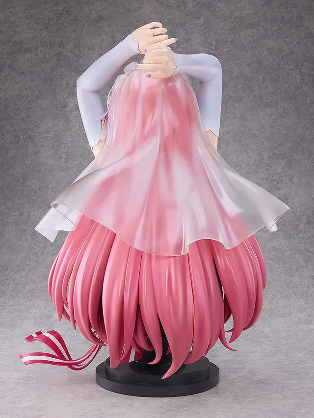 『アズレン』お値段約36万円の「ブレマートン」等身大胸像が凄い…！ケッコン衣装、大胆な脇見せポーズを圧巻のサイズで楽しめる