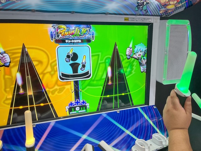 ライブのように“ペンラ”を振れ振れ！『PENLALIVE』は新感覚なペンライトリズムゲーム【アミューズメント エキスポ】