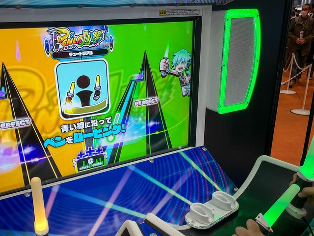 ライブのように“ペンラ”を振れ振れ！『PENLALIVE』は新感覚なペンライトリズムゲーム【アミューズメント エキスポ】