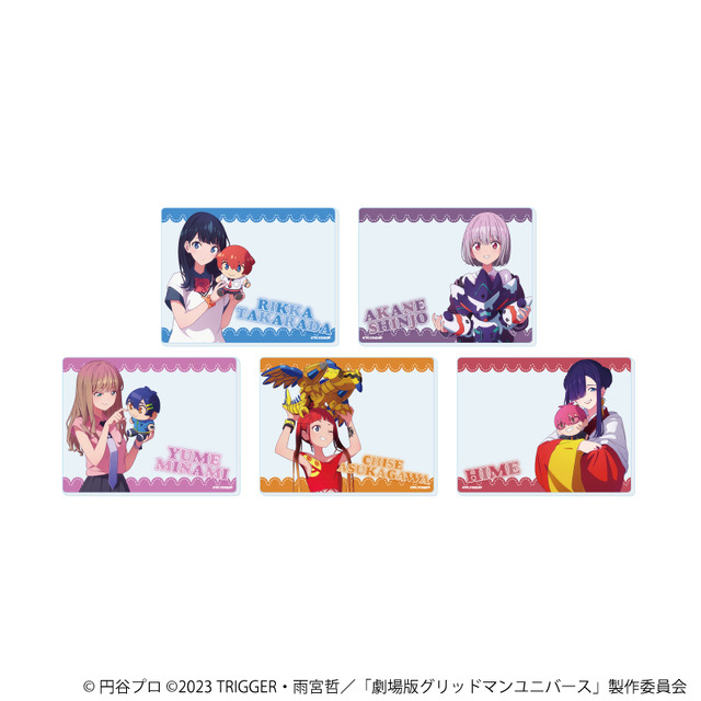 ぬいぐるみを持った宝多六花たちが可愛い！「グリッドマンユニバース」描き下ろしイラストグッズが揃うPOP-UP STORE開催決定