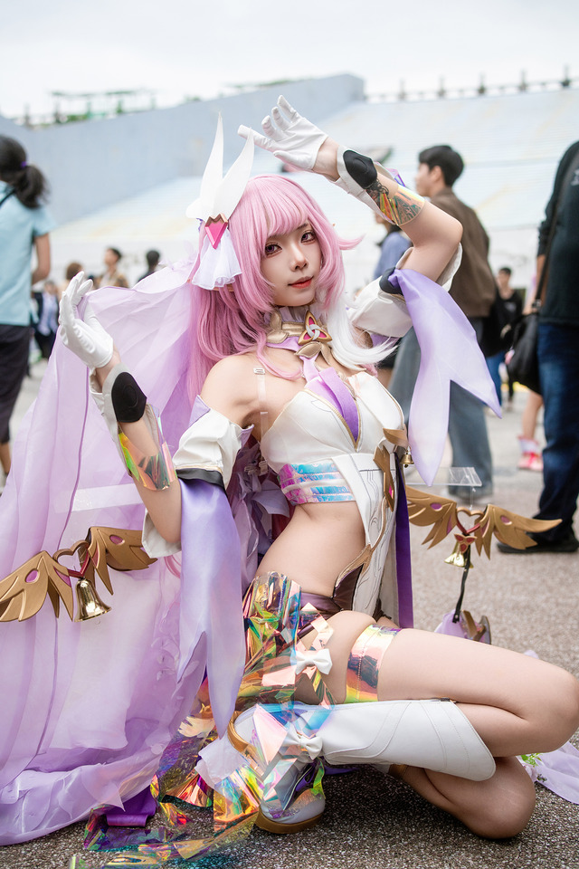 エリシア『崩壊3rd』／四巫日モミ（Instagram：momihi__444、X：@momihi__44）【台湾】