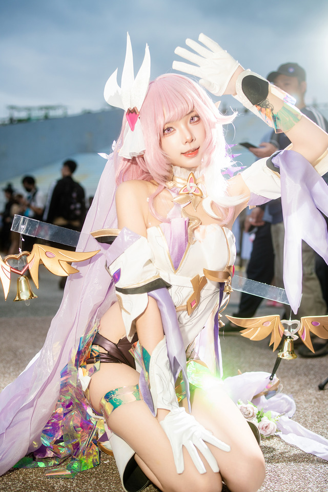 エリシア『崩壊3rd』／四巫日モミ（Instagram：momihi__444、X：@momihi__44）【台湾】