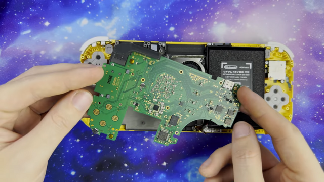 Wii Uゲームパッドが「ニンテンドースイッチ」に！？物理的に改造施し、携帯性＆持ちやすさ維持した“アルティメットコンソール”爆誕