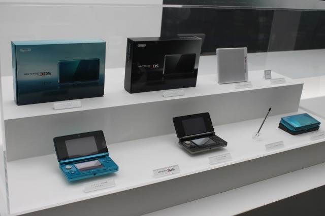 【Nintendo World 2011】アクアブルー、コスモブラックの本体パッケージも公開