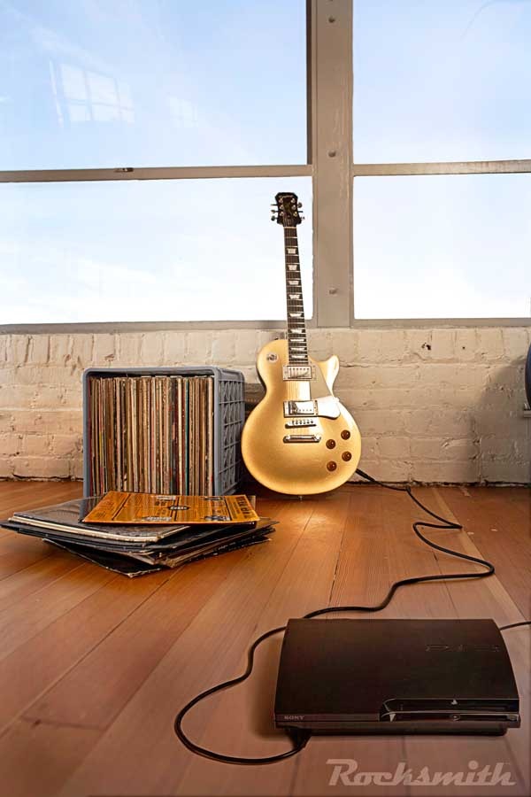 『ロックスミス』と本物のギターがセットに ― 楽器店で限定販売