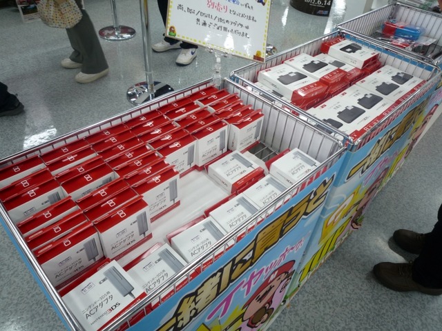 【フォトレポート】ニンテンドー3DS LL発売日＠ヨドバシAkiba