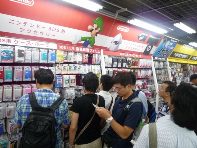 【フォトレポート】ニンテンドー3DS LL発売日＠ヨドバシAkiba