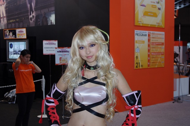 【TGS 2012】ハンコックの「メロメロ甘風」で思わず石化・・・バンナムブースの美人コンパニオンをフォトレポート