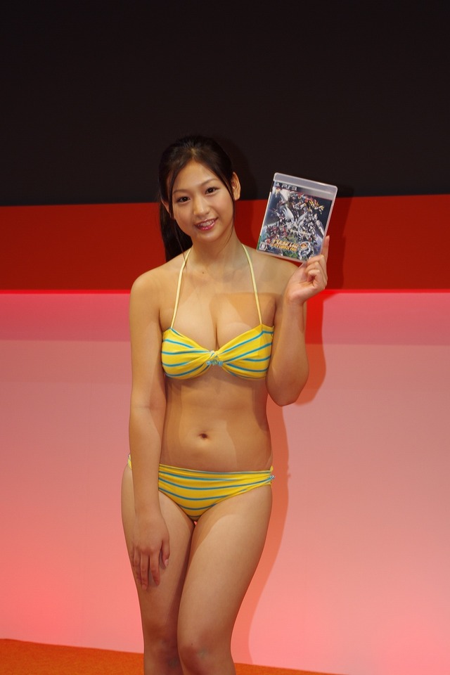 【TGS 2012】スパロボ×美少女アイドルの水着＝最強タッグ！｢スーパーロボット大戦Card Chronicle｣紹介ステージ