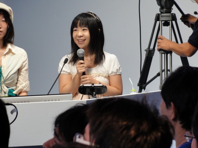 【TGS 2012】ナースデビルなミクさんか、スク水ランドセルなミクさんか。オビでぃばっ！で女子トーク炸裂