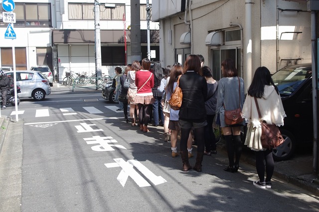 取材後には、開店前にもかかわらず行列が！